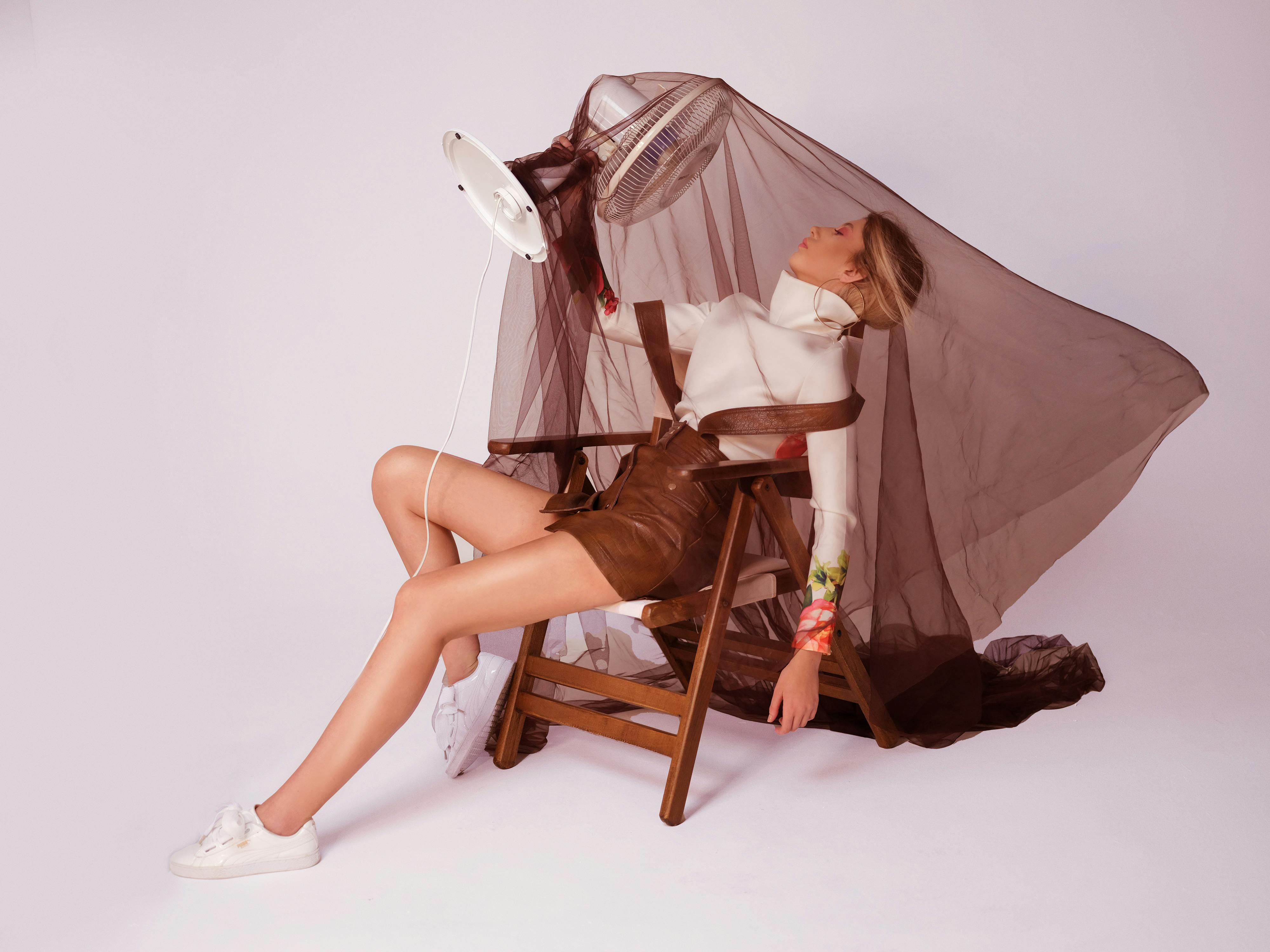 Effortless Elegance, Defined by Minimalist Cuts